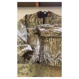 Camo jacket.  RealTree.  Large (?)