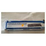 Adjustable 3 hole punch