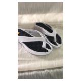Ladies flip flops. Size M (7-8)