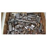 Flat of sockets and rachet