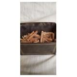 Lot if clothes pins