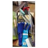 Flat of kitchen items