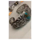 Bracelet.  Silver tone