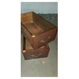 2 wooden drawers