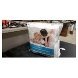 Premium Mattress Protector: Queen Size