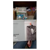 Lot with garmet bag and travel container kit (not