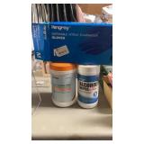 Disposable gloves Medium & 2 alcohol wipes