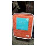 Trina turk full/queen quilt set