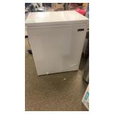 5.0 cu Magic Chef Chest Freezer -working -gets