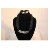 BLACK/SILVER BEADED CHUNK NECKLACE AND BRACELET BLACK/SILVER BEADED CHUNK NECKLACE AND BRACELET