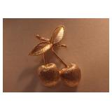 VINTAGE SARAH COVENTRY CHERRIES PIN VINTAGE SARAH COVENTRY CHERRIES PIN