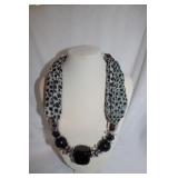 BLACK/SILVER BEAD AND SCARF NECKLACE BLACK/SILVER BEAD AND SCARF NECKLACE