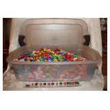LOT OF CURLED RIBBON GIFT BOWS - PRIMARY COLORS LOT OF CURLED RIBBON GIFT BOWS - PRIMARY COLORS
