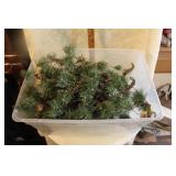 LOT OF CHRISTMAS GREEN PINE GARLAND