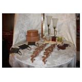 LOT - WALL HANGERS, CANDLES, CANDLES, MORE LOT - WALL HANGERS, CANDLES, CANDLES, MORE