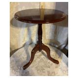 MAHOGANY COLORED ROUND SIDE TABLE