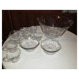 BEAUTIFUL PUNCHBOWL WITH 8 CUPS/2 SMALL BOWLS