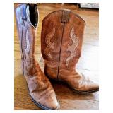 WOMEN'S COWBOY BOOTS - SIZE 6.5 WOMEN'S COWBOY BOOTS - SIZE 6.5