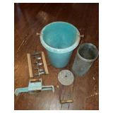 VINTAGE HAND CRANK PORTER ICE CREAM FREEZER