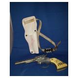 VINTAGE DAISY CAP PISTOL WITH HOLSTER VINTAGE DAISY CAP PISTOL WITH HOLSTER