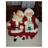 MR. & MRS. CLAUSE (TAKES BATTERIES) MR. & MRS. CLAUSE (TAKES BATTERIES)