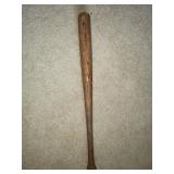 VINTAGE WOOD BAT - SIGNED BY CARL YASTRZEMSKI VINTAGE WOOD BAT - SIGNED BY CARL YASTRZEMSKI