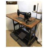 Singer leather sewing machine. Working condition