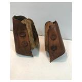 Wooden stirrups with tapederos