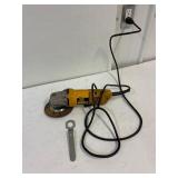 Dewalt 4 1/2' electric side grinder. Works.