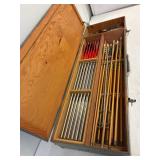 Wood case full of arrows. 40 arrows