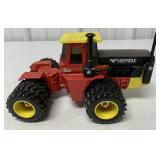 1/32 Scale Models Versatile 1150 Tractor