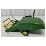1/16 John Deere Pull Behind Auger Combine