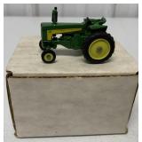 1/64 John Deere 730 WF tractor w/box