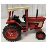 1/16 Ertl International 886 Tractor