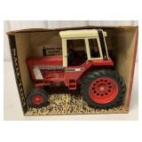 1/16  Ertl International 1086 Tractor w/Cab in box