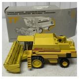 1/42 New Holland TF-42 Combine Harvester