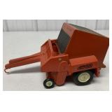 1/16 Avco New Idea 484 Bale King Baler