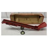 1/16 Ertl Tru-Scale portable Elevator w/ box