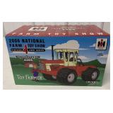 1/32 Ertl International 4366 Tractor in box
