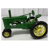 1/16 John Deere Model "G" Tractor