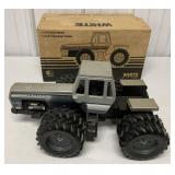 1/16 White 4-210 Field Boss Tractor w/ box
