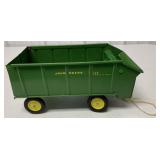 1/16 Ertl John Deere 112 Chuck wagon