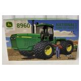 1/64 John Deere 8960 Tractor in box