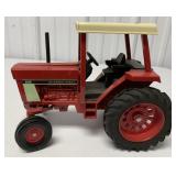 1/16 Ertl International 886 Tractor