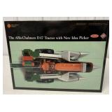 1/16 Allis-Chalmers D-17 w/ New Idea Picker