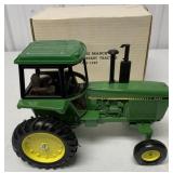 1/16 Ertl John Deere 4450 Tractor w/box