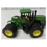 1/32 John Deere articulated 4WD Tractor