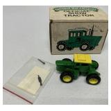 1/64 John Deere tractor w/box