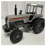 1/16 Scale Models White 2-135 Tractor