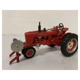 1/16 Ertl IH McCormick Farmall H Tractor